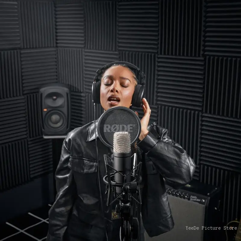 ميكروفون مكثف كبير الحجم من RODE NT1 مع حامل للصدمات لتسجيل فيديو الاستوديو والبث والبث