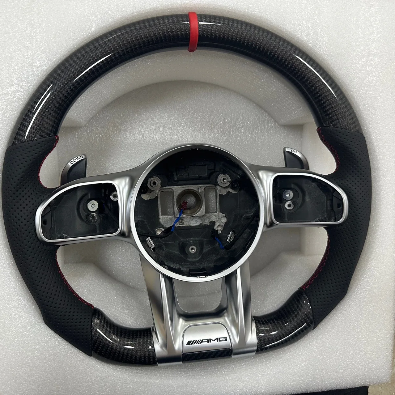 

Suitable for AMG modified carbon fiber steering wheels of Mercedes-Benz SLC-Class, SLC200, SLC260 and SLC300