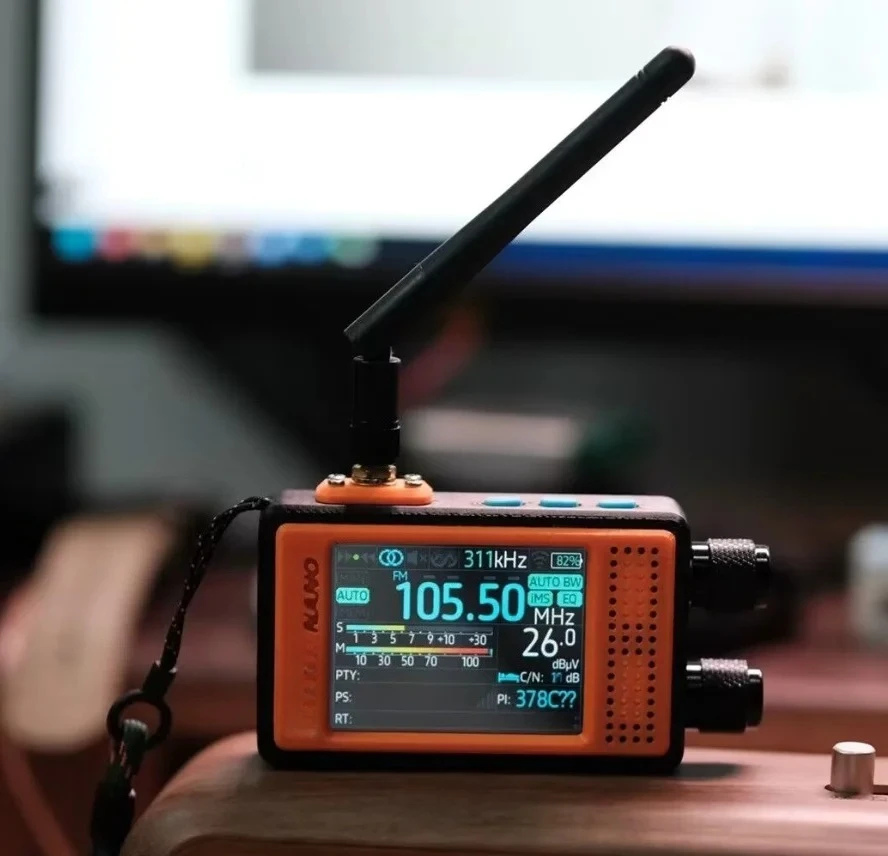Mini Pocket TEF6686 ESP32  Multiband Radio 2.4