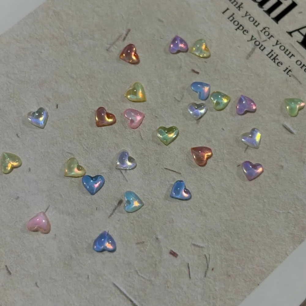 50 Stück niedliche, kleine, leuchtende Herz-Flachback-Harzperlen, farbige Schmetterlings-Flachback-Harz-Nagelcharms, Mini-Teile – Detail 11