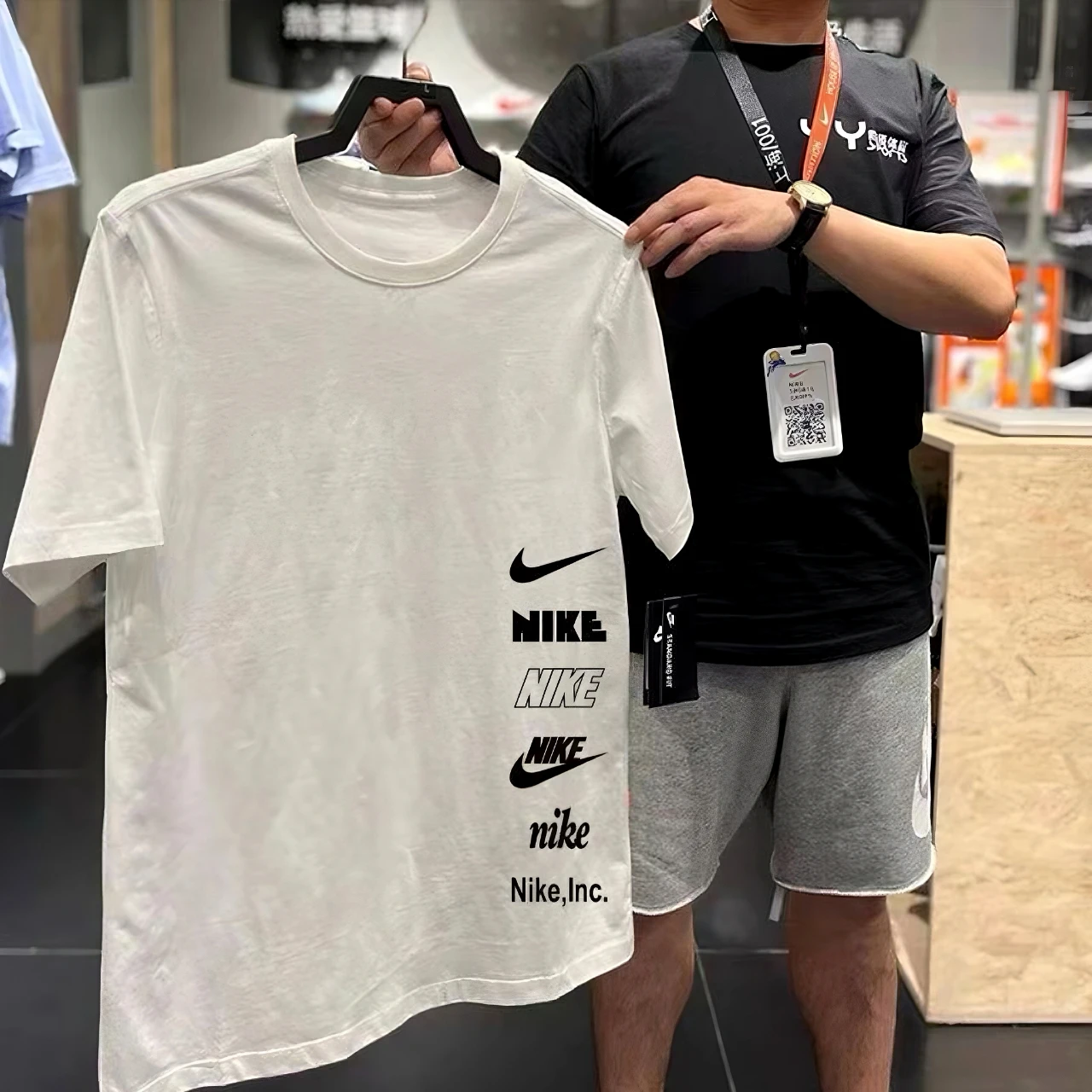 

Nike T-Shirt Men and Women, Regular Fit, Fashionable Design, Letter Printing, Comfortable,Short Sleeve T-Shirt, White and black