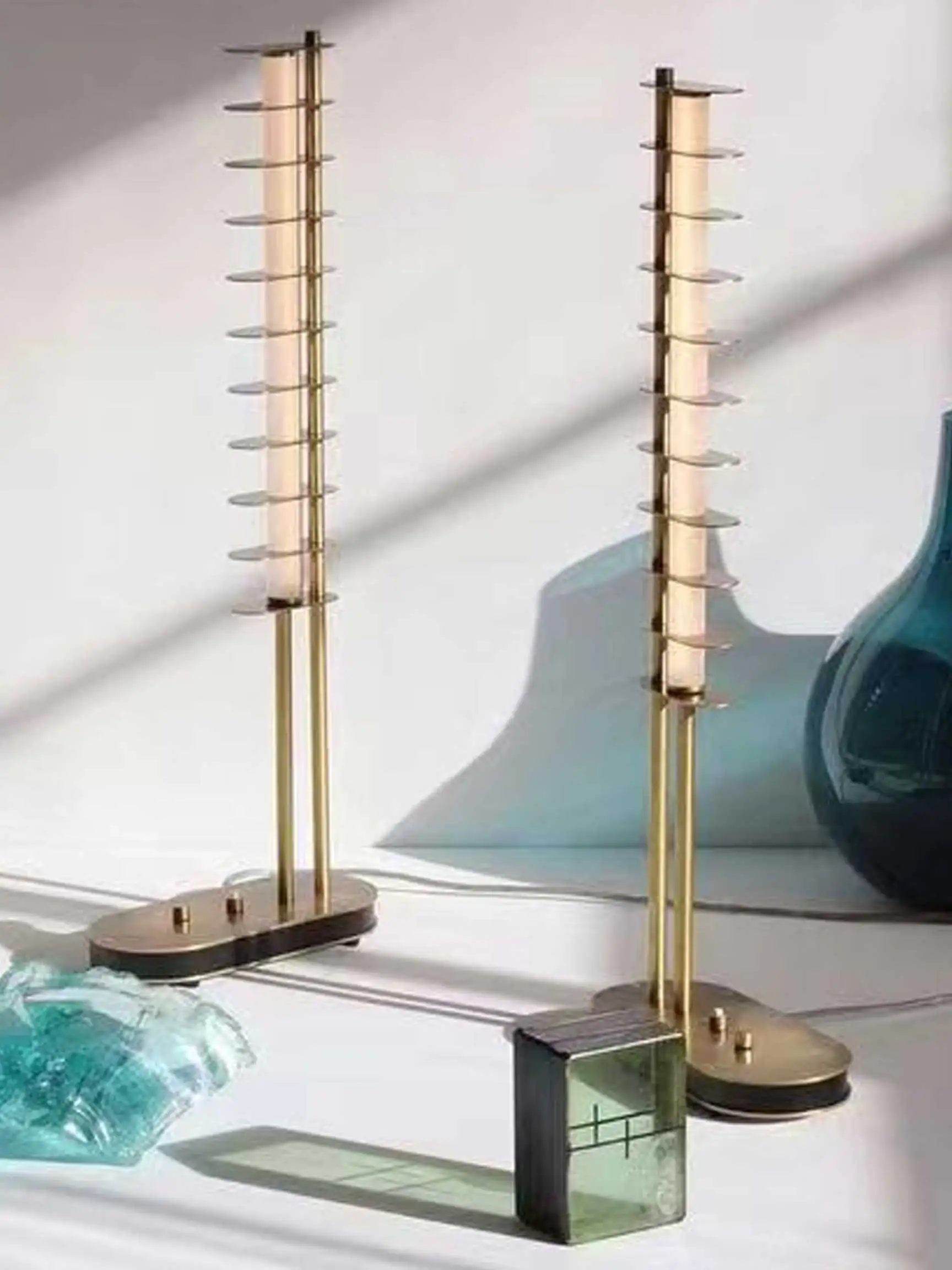 Minimalist Designer Long LED Pendant Light Ultra Modern Chandelier for Restaurant Bar Desk and Dining Table