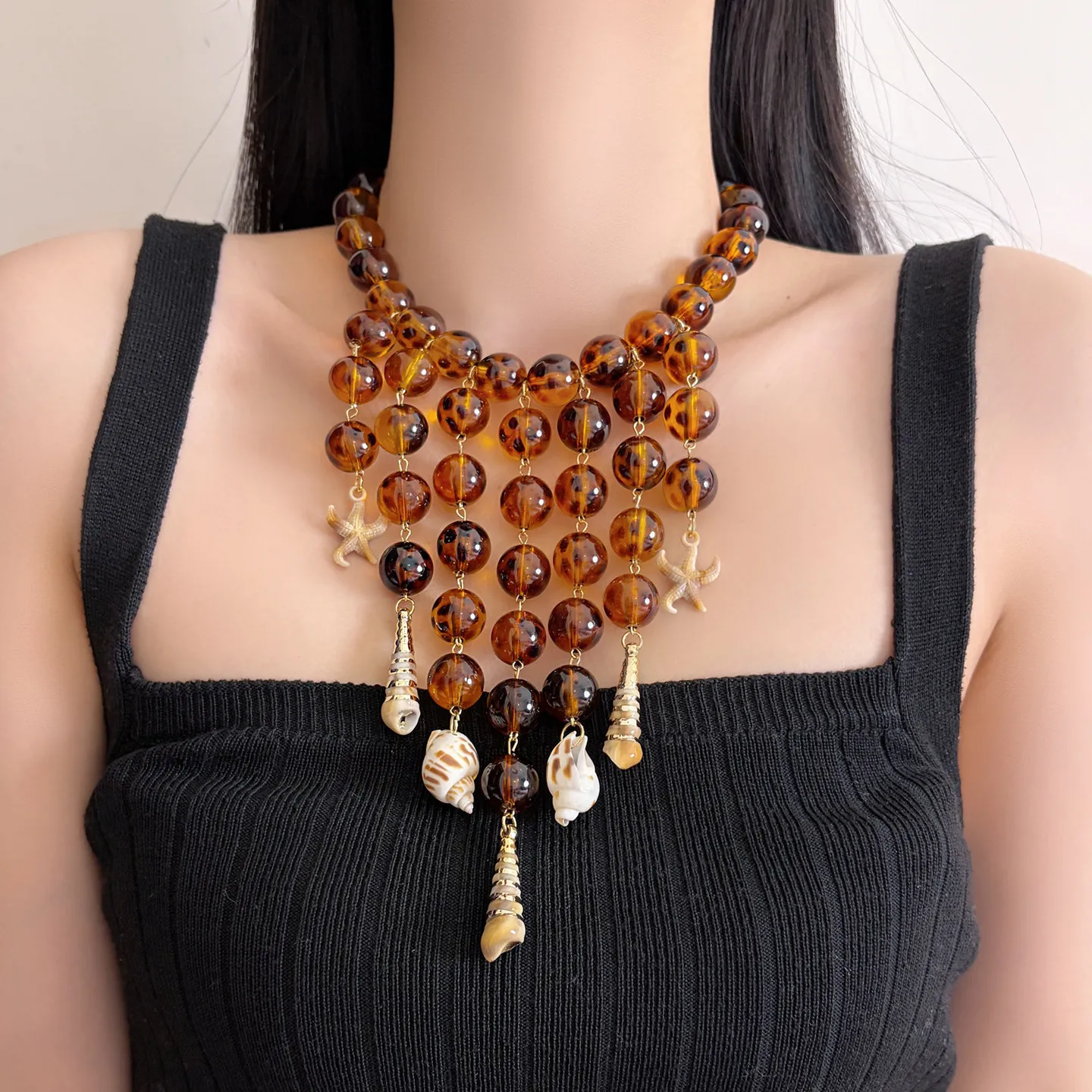collar-de-gargantilla-vintage-con-cuentas-redondas-de-resina-colgante-de-borla-de-concha-y-estrella-de-mar-estilo-bohemio-joyeria-estetica-de-playa-y-oceano