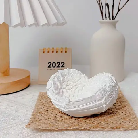 Handmade Angel Wings Feather Heart Shape Stand Display Resin Craft Ornament Home Office Desktop Decoration Collection Statue