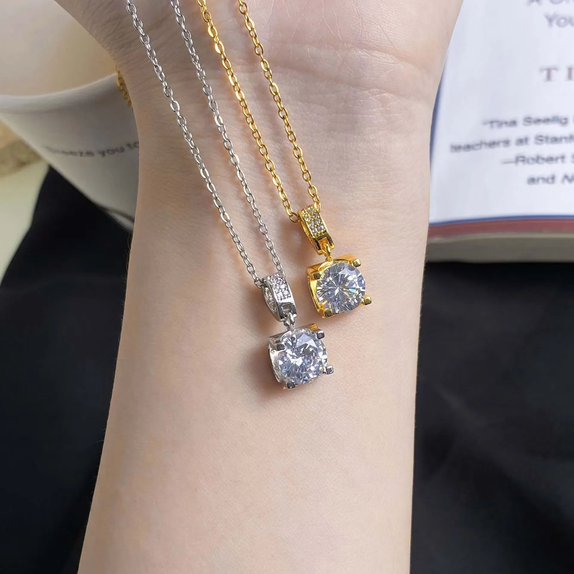 

Elegant Four-Prong Zircon Necklace for Women Luxury Tarnish-Resistant Titanium Steel Jewelry Accessories