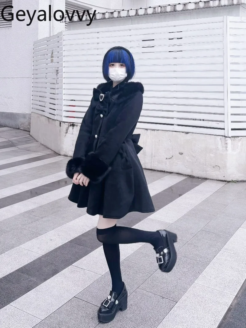 เสื้อโค้ทขนสัตว์สไตล์อนิเมะสาวหวาน ดีไซน์ญี่ปุ่น รุ่นใหม่สำหรับฤดูใบไม้ร่วงและฤดูหนาว เอวสูง ทรงเข้ารูป แต่งโบว์น่ารัก ขนฟู นุ่ม สวมใส่สบาย แจ็คเก็ตตัวยาว