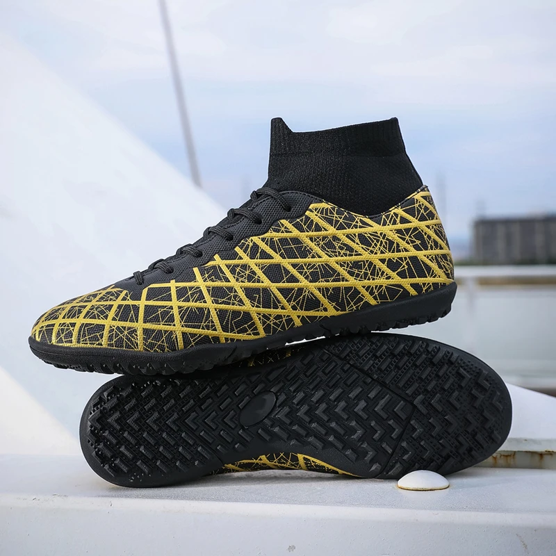 

A pair of children's four-season leather football shoes with studs, wear-resistant football shoes, sizes 35-46，HXH-2585-1