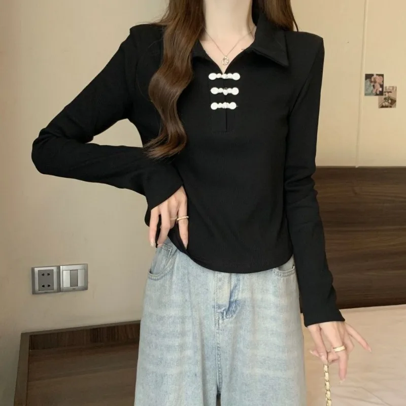 بلوزة نسائية ذات أكمام طويلة وياقة بولو على الطراز الصيني، قصيرة الطول، بقصة ضيقة، بلوزة سوداء جذابة لملابس الخريف غير الرسمية ​
