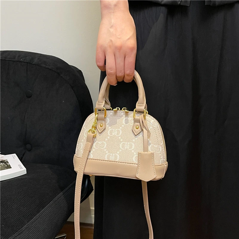 

Luxury Simple Tote Handbag For Business Women With Solid Color Leather And Fashionable Paris Trendy Show