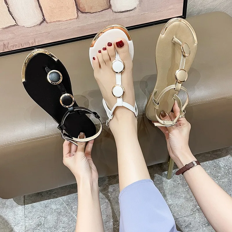 2024 Ladies Summer New Fashion Metal Decoration Brand Design Women Sandals Casual Flat Leather Beach Women Sandals Zapatilla