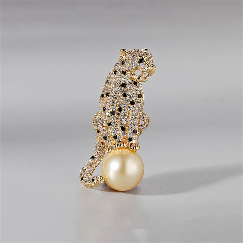 Fashion Full Zircon Leopard Brooch Pin Large 10mm Shell Pearl Trendy Animal Panther Broochs Jewelry for Women Party Wholesales