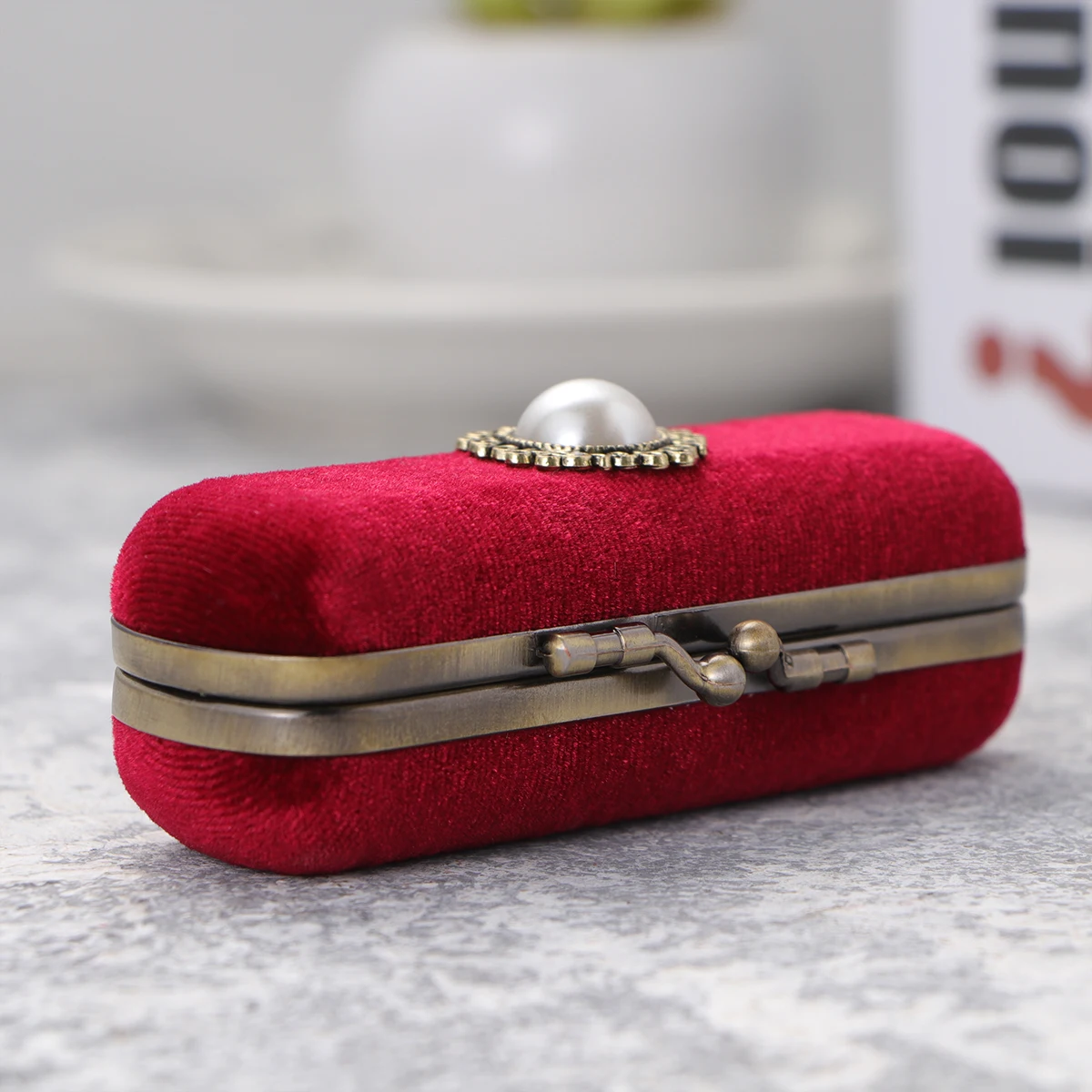 

Retro Lipstick Box Vintage Makeup Organizer Bag Durable Storage Case Holds Lipstick Gloss Roller Essential Oil Case Red