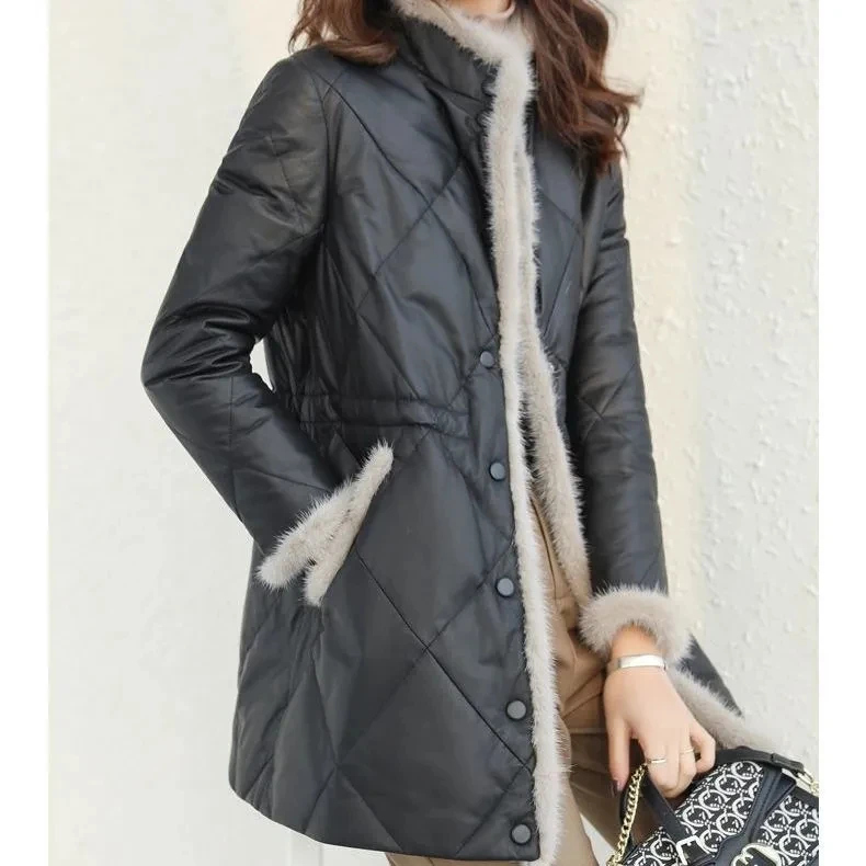 سترة جلدية للنساء لخريف وشتاء 2025 ملابس قطنية سميكة بمزاج عصري معطف نسائي متوسط الطول #4