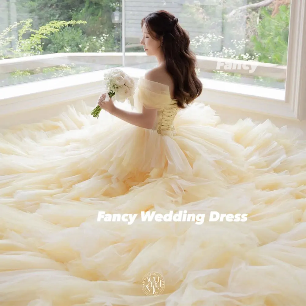 Abito da sposa fantasia principessa giallo con spalle scoperte Una linea in morbido raso Corea Servizio fotografico Abito da sposa Corsetto posteriore personalizzato