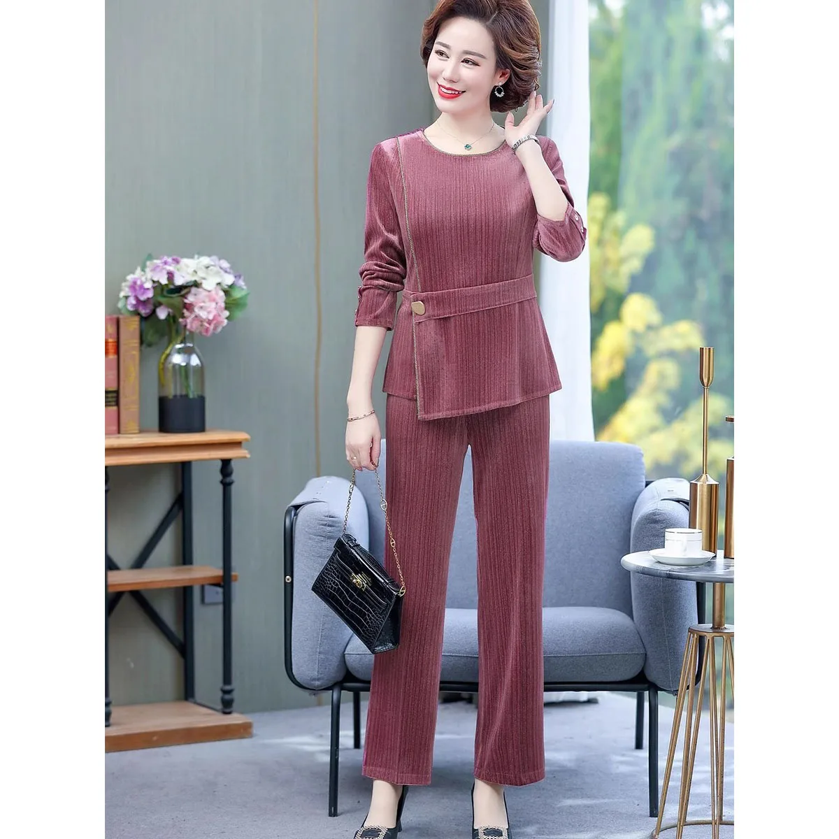 Middle Aged Women Gold Velvet Tracksuits Sets Autumn New High End Casual Top And Pants Mother Outfit Fashion Elegant Female Suit