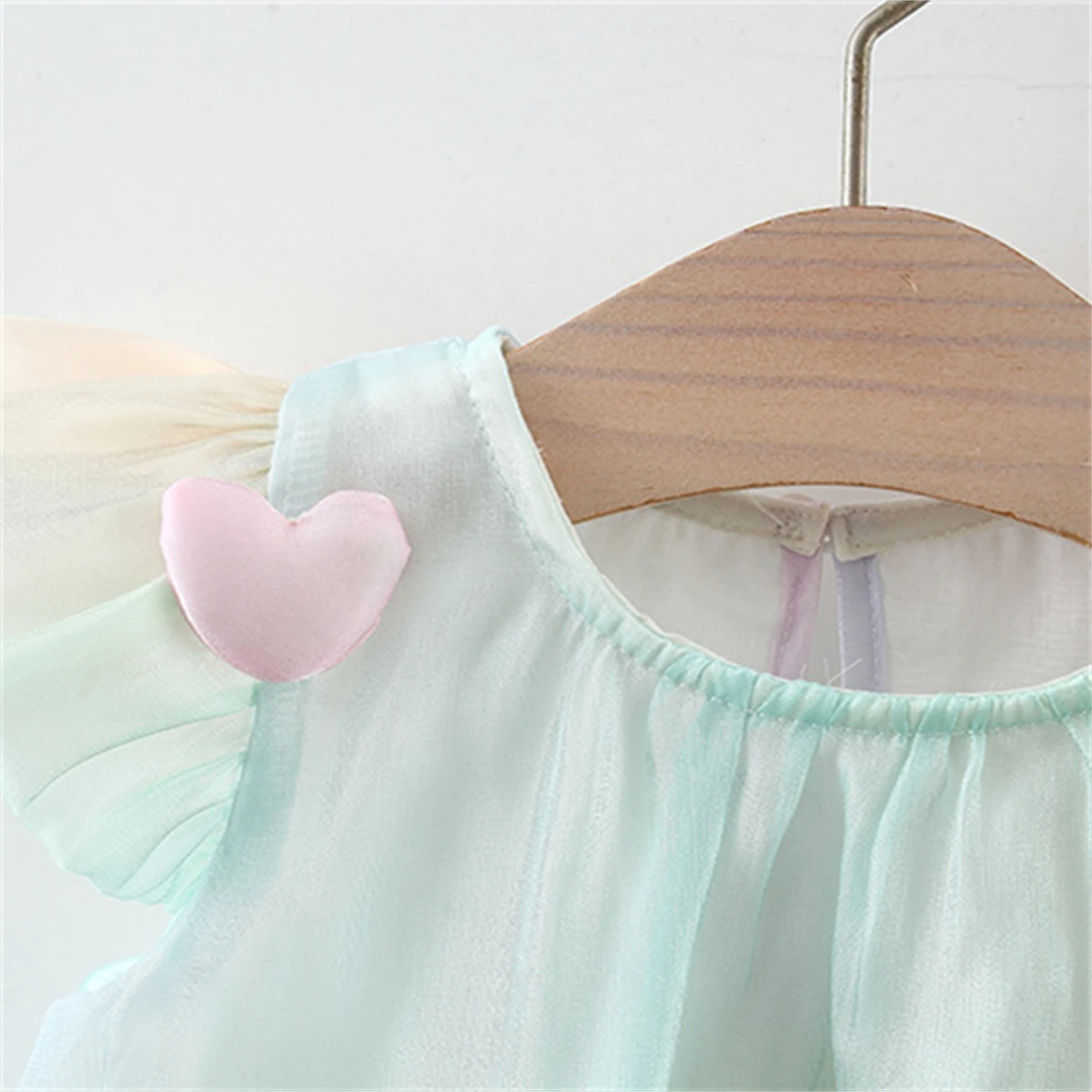 Summer Baby Girl Dress Girl\'s Five Three Dimensional Love Colored Pearl Yarn Little Flying Sleeves Princess Dress