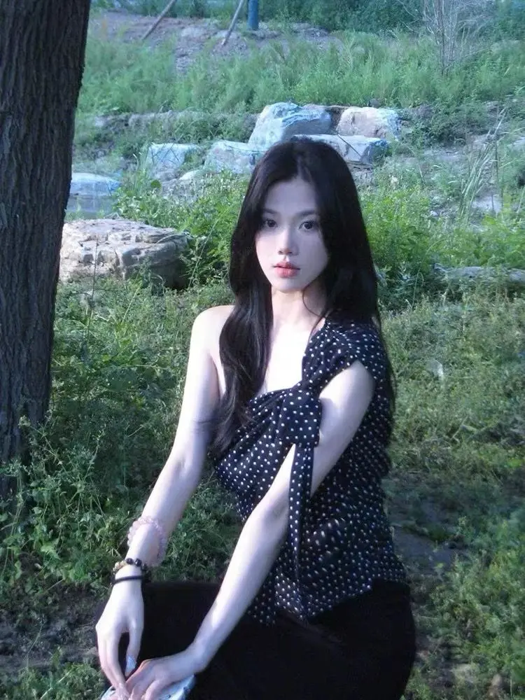 달콤한 티셔츠 섹시한 자르기 탑 여성 그래픽 기울어 진 어깨 옷 폴카 도트 카와이 streetwear 슬림 미적 2000 년대 티셔츠