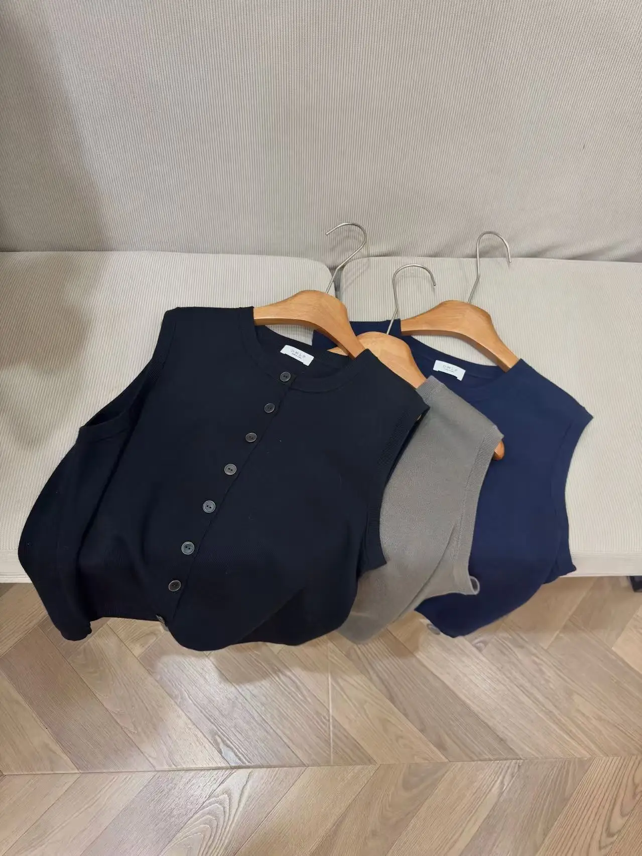 

Early Spring mat round Ne Svel Knitted Wool Vest Women's Versatile Personali Girl's Cardigan Outerwear