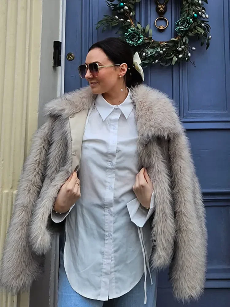 

Серое короткое пальто из искусственного меха с лацканами, женское модное пушистое свободное термопальто с длинными рукавами и карманами на молнии, женское пальто 2025 г., повседневная одежда для поездок на работу