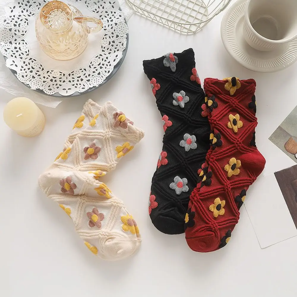 

5Pairs Sweet Women Cotton Socks Embroidery Floral Mid Tube Socks Girls Breathable Hosiery Autumn Flower Socks Autumn Winter