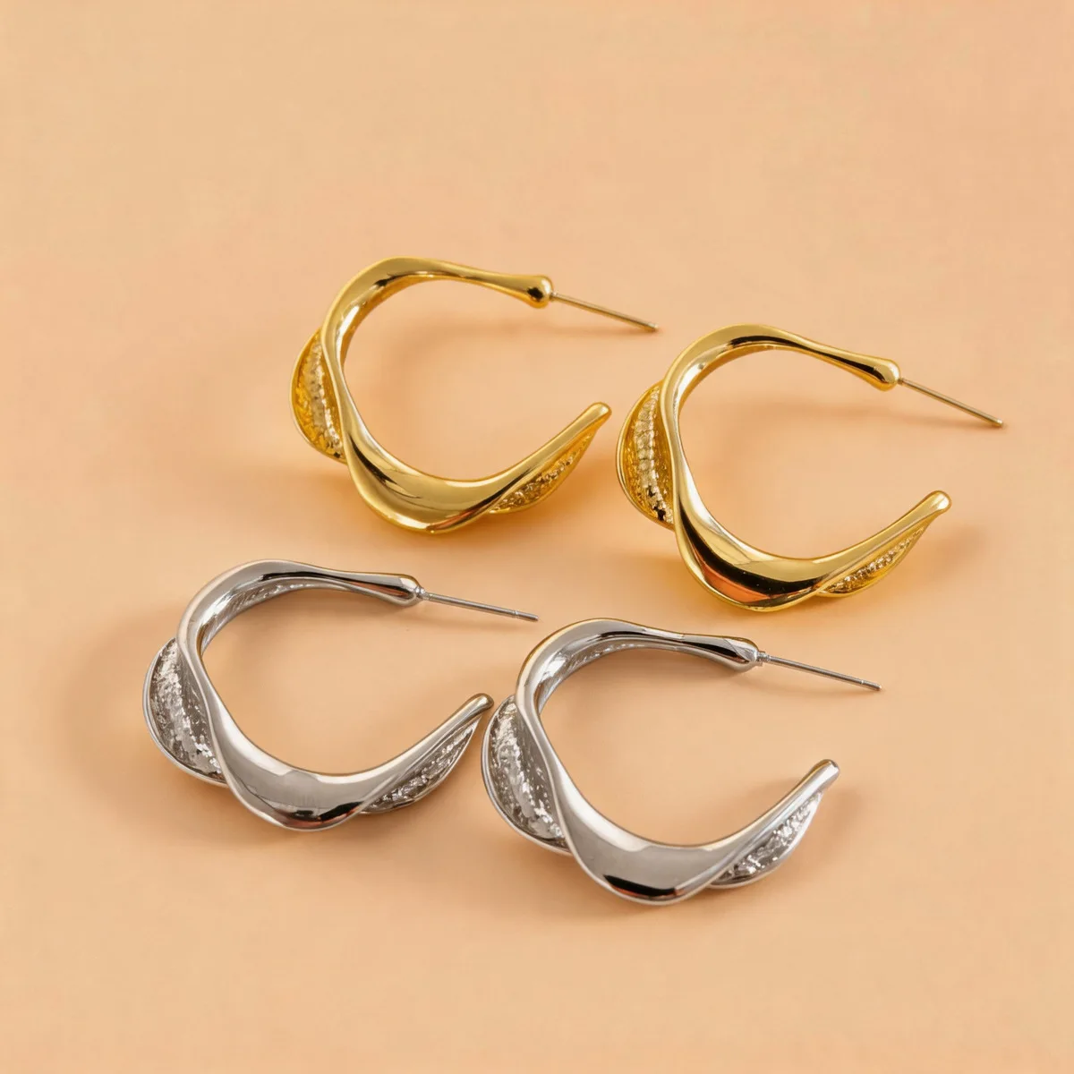 Silver ring broken shadow~ pleated and twisted C-shaped stud earrings for women, cold wind earrings, light luxury high-end earri