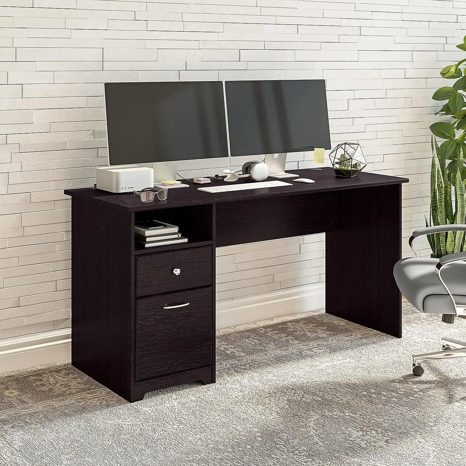 Desks and computer desks and drawers have a transitional style, suitable for all kinds of home offices