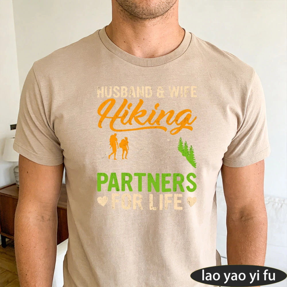 Camiseta para Casais: Parceiro - Outdoor Adventure Outfit avaliação e preço