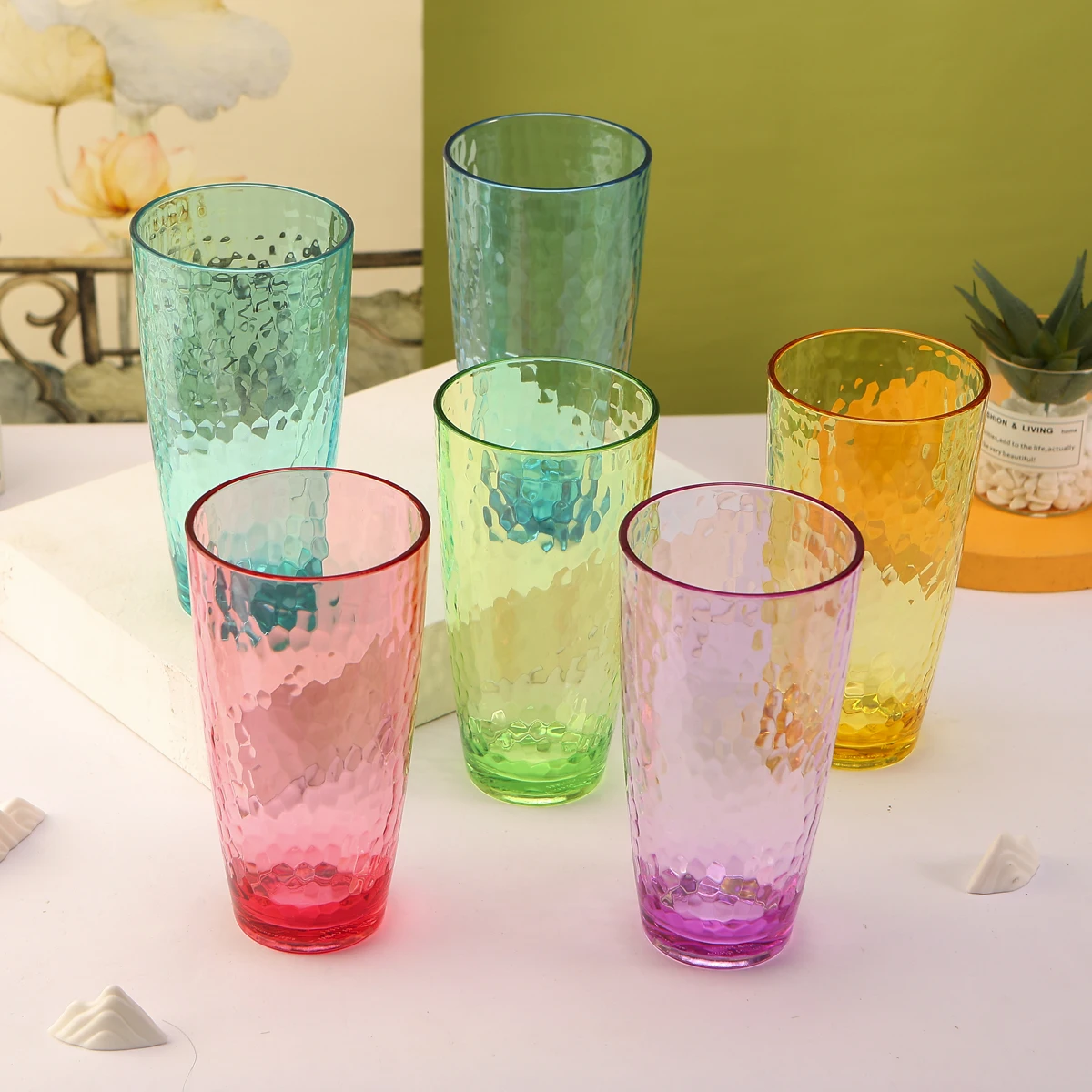 

Set of 6 drinking cups, 7 colors, fat-bellied hammered plastic cups, reusable, suitable for smoothies and beer, dishwasher safe.