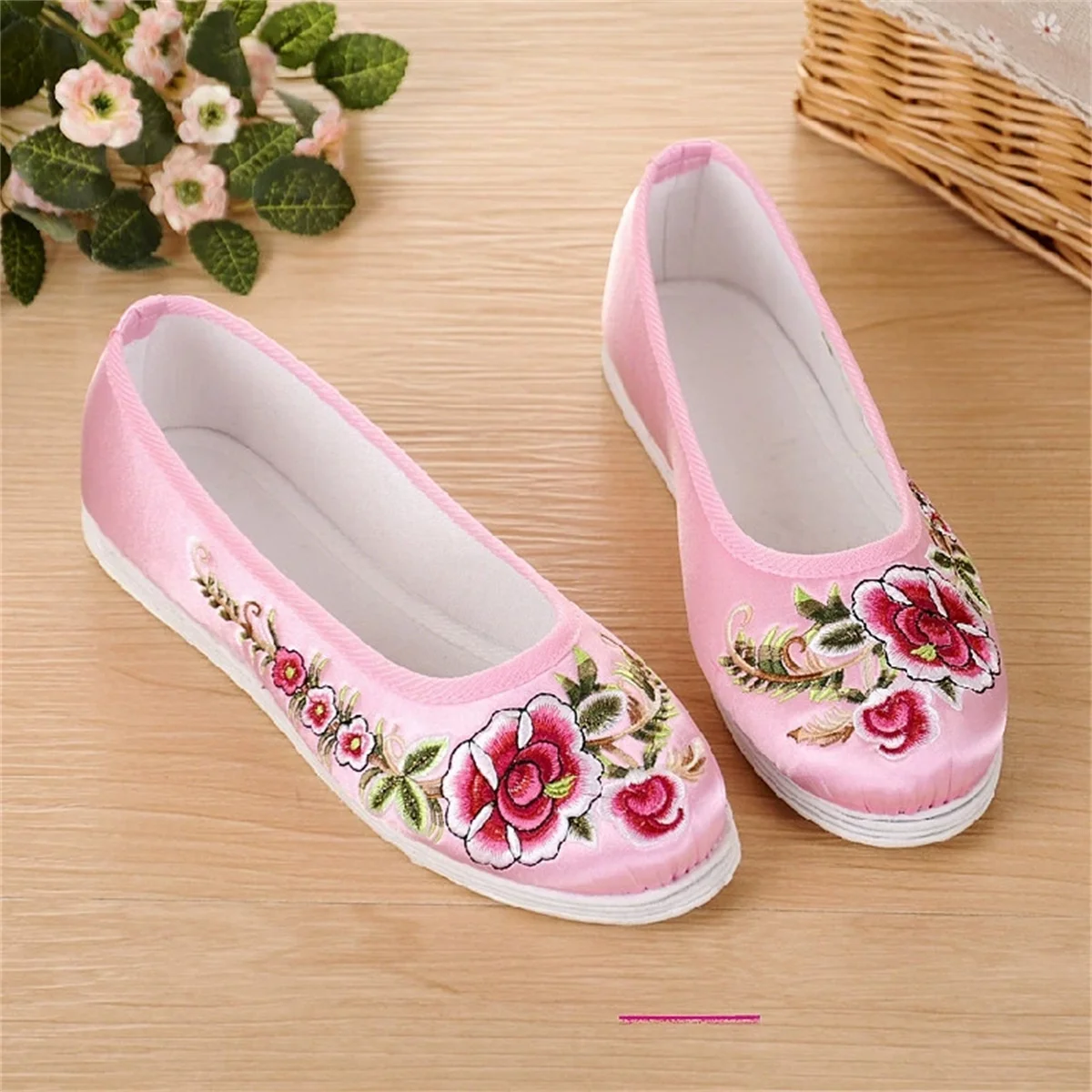 

Chinese traditional handmade ethnic style embroidered shoes with a thousand layered sole for women's health shoes