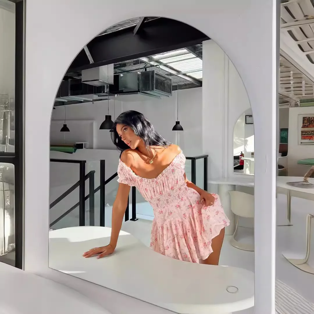 

Розовое платье с цветочным принтом, кружевной отделкой, открытыми плечами, на одно плечо, плиссированное, с низкой талией, для повседневной носки, стандартный крой.