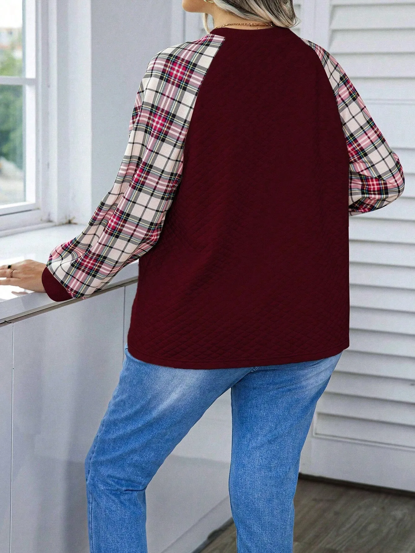 

Autumn Casual Long Sleeved Color Blocking And Contrasting European And American Source Women's Round Neck HoodieME1