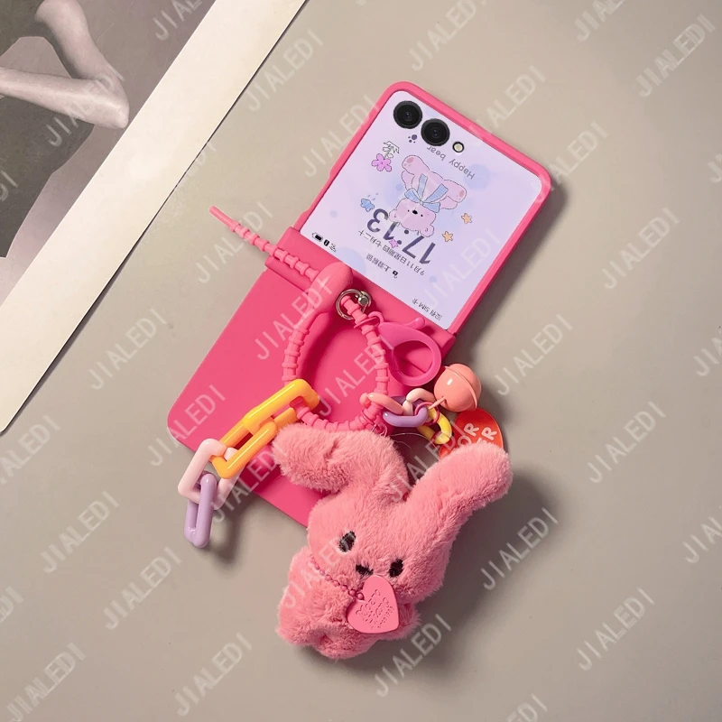 Urocze etui na telefon z zawieszką w kształcie pluszowego królika do Samsung Galaxy Z Flip 8 7 6 5 4 3 Flip6 ZFlip7 7FE — zdjęcie produktu 2