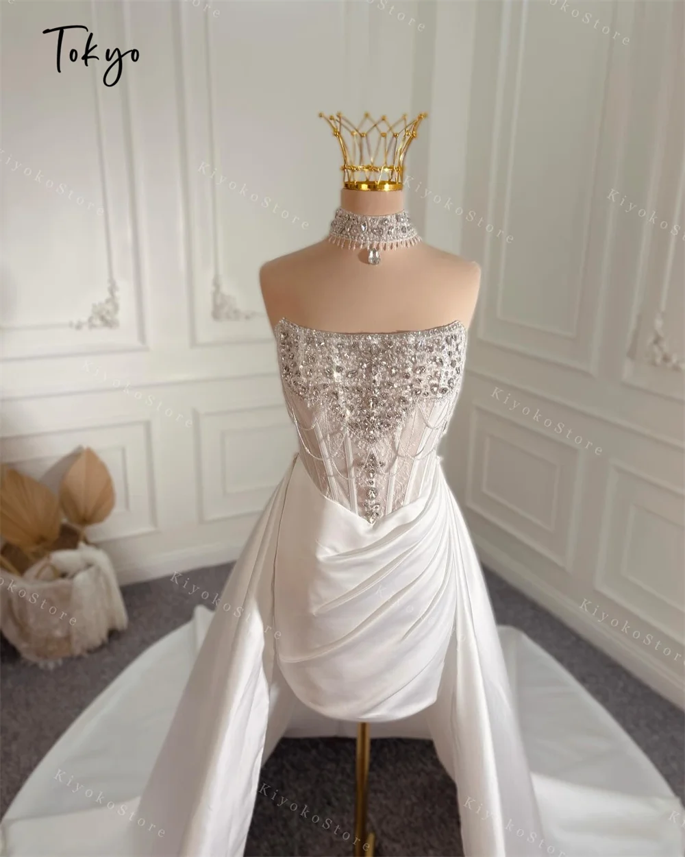 Tokyo Customized White Strapless Wedding Dresses Sleeveless Back Zip Bridal Gowns 2025 Elegant Detachable Train Wedding Gowns