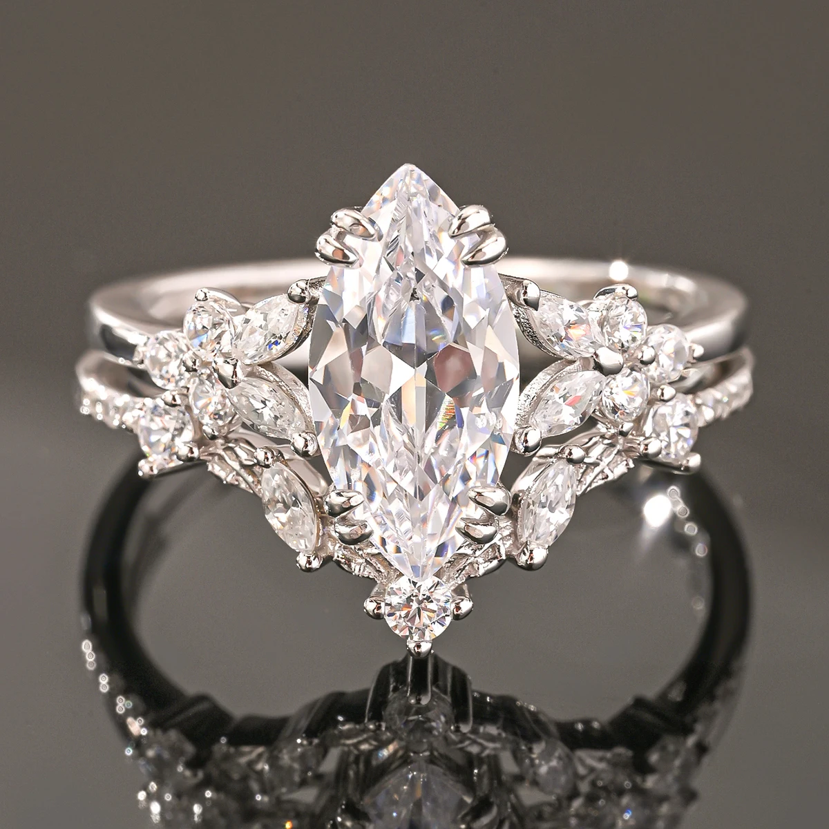 

S925 sterling silver plated with 18K white gold marquise-cut moissanite diamond exquisite set center stone 8*5mm/1.0ct