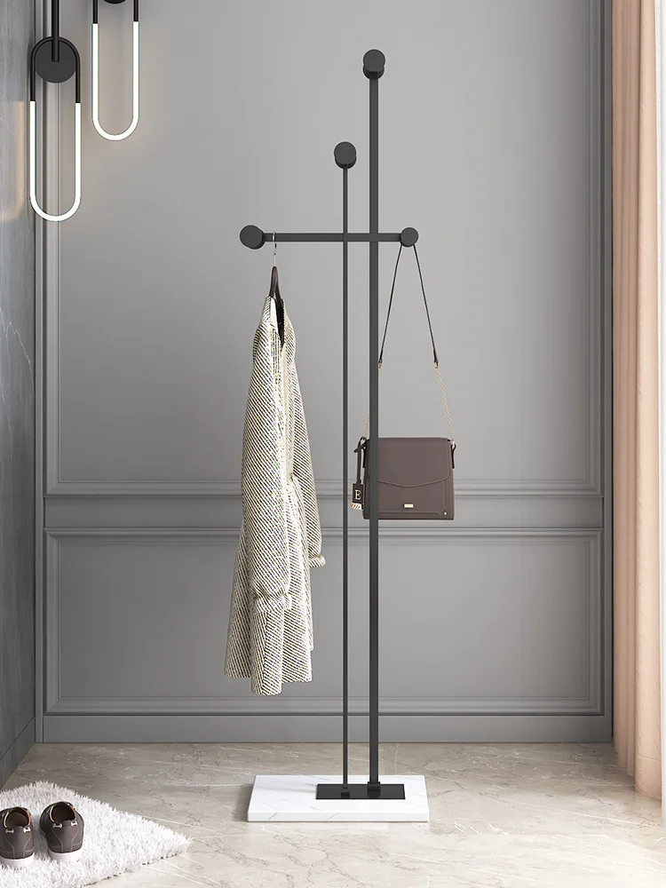 رف معطف أوروبي لغرفة النوم من الأرض إلى السقف، رف ملابس معدني خفيف لغرفة النوم، منزل حديث بسيط