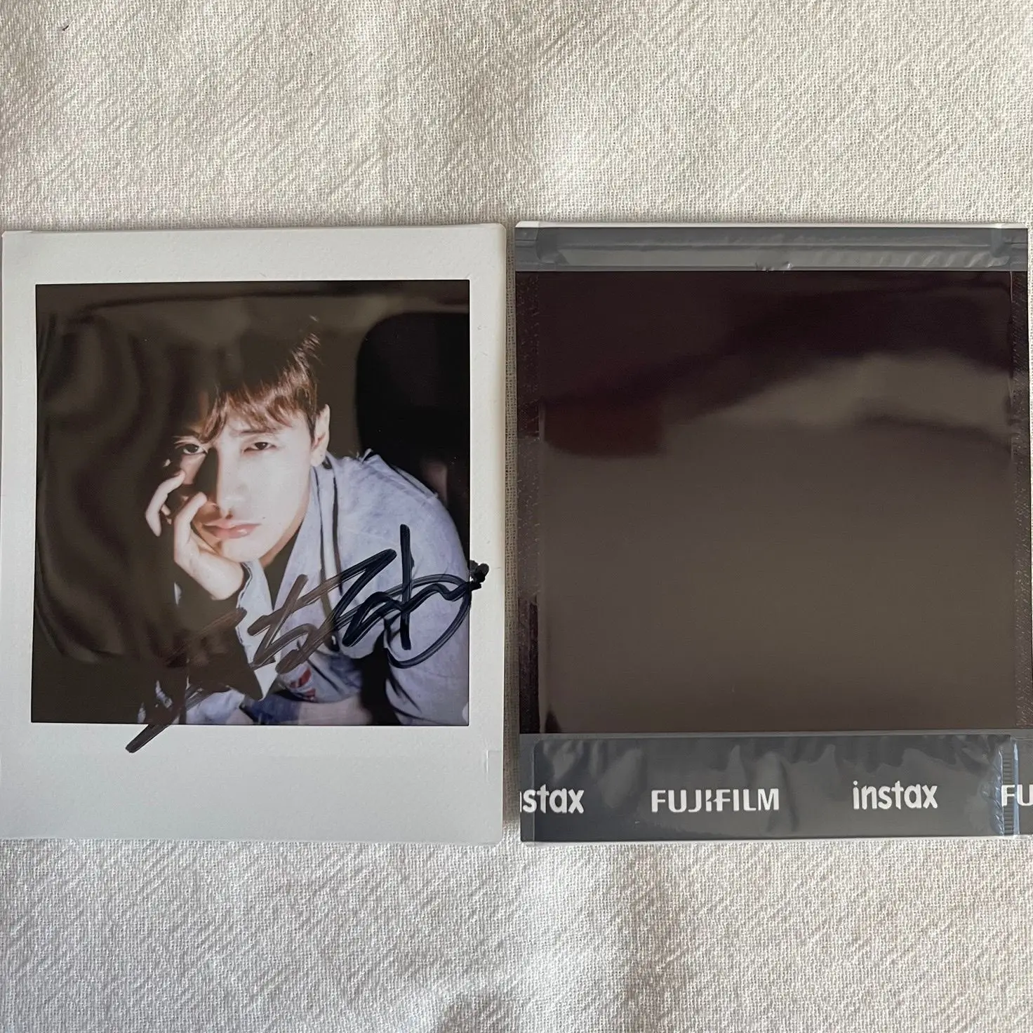 

Jackson Wang Jia er personally signed 3-inch photo promotional photos not printing as gift to friend orPersonal Collections