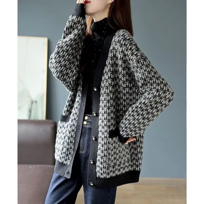 Knitted Coat Women\'s Spring and Autumn 2023 New Korean Version Loose Fitting Fashion Casual V-neck Cardigan Sweater