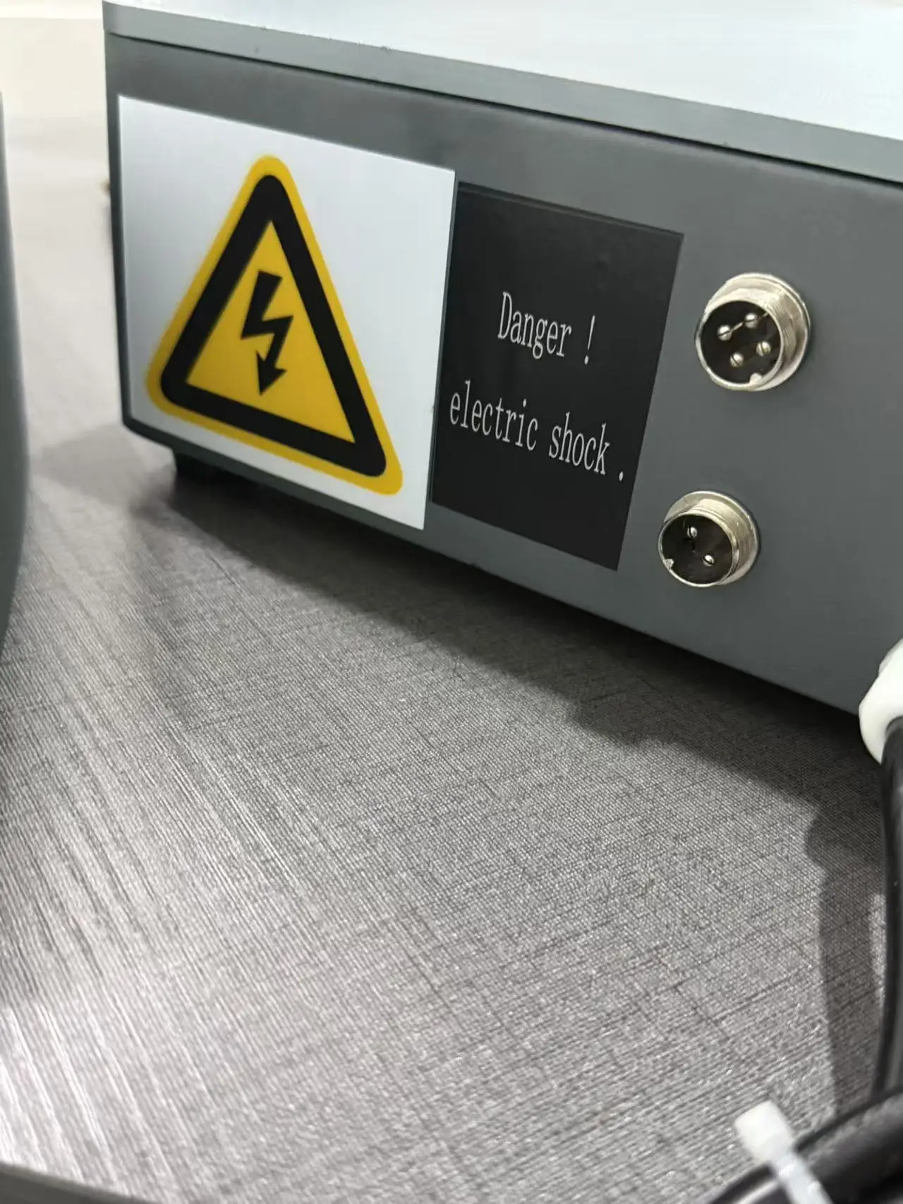 스테인레스 스틸 금속에 컬러 마킹을 위한 30W 데스크탑 JPT MOPA 파이버 레이저 조각기 110x110mm 미니 파이버 레이저 조각기