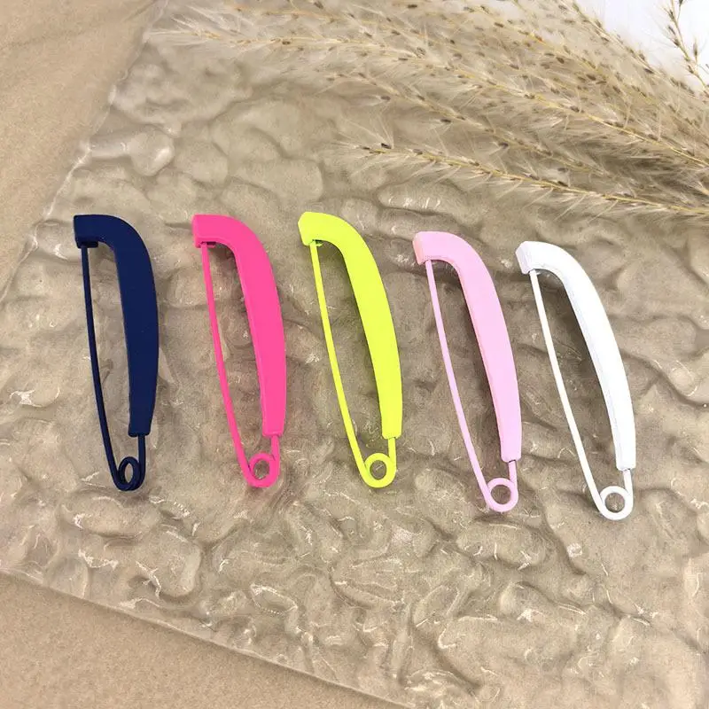 2Pcs Waist Buckle Fluorescent Pin Silk Scarf Buckle Korean Style Corsage Brooch Colorful Clothing Accessories Sweater Pants Pin