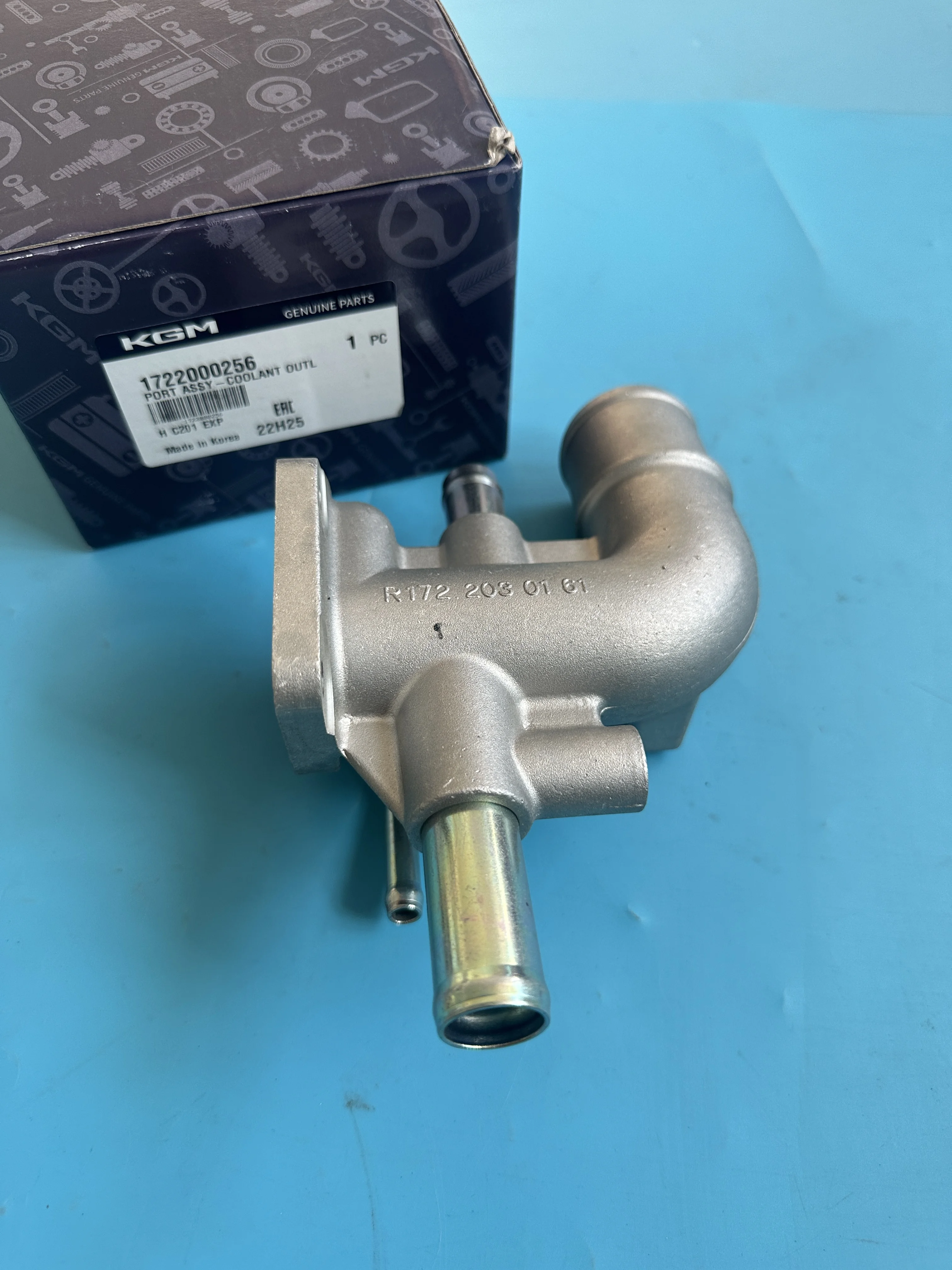 

Оригинальный выпускной порт охлаждающей жидкости в сборе с прокладкой 1722000256 для Ssangyong Korando C 2012-2018 Korando (II) 2019-2024 G20DF