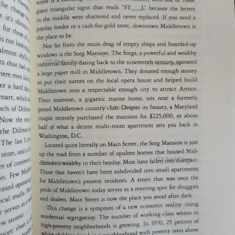 Hillbilly Elegy oleh J.D.Vance memoar keluarga dan budaya di Carisis buku sampul dalam bahasa Inggris