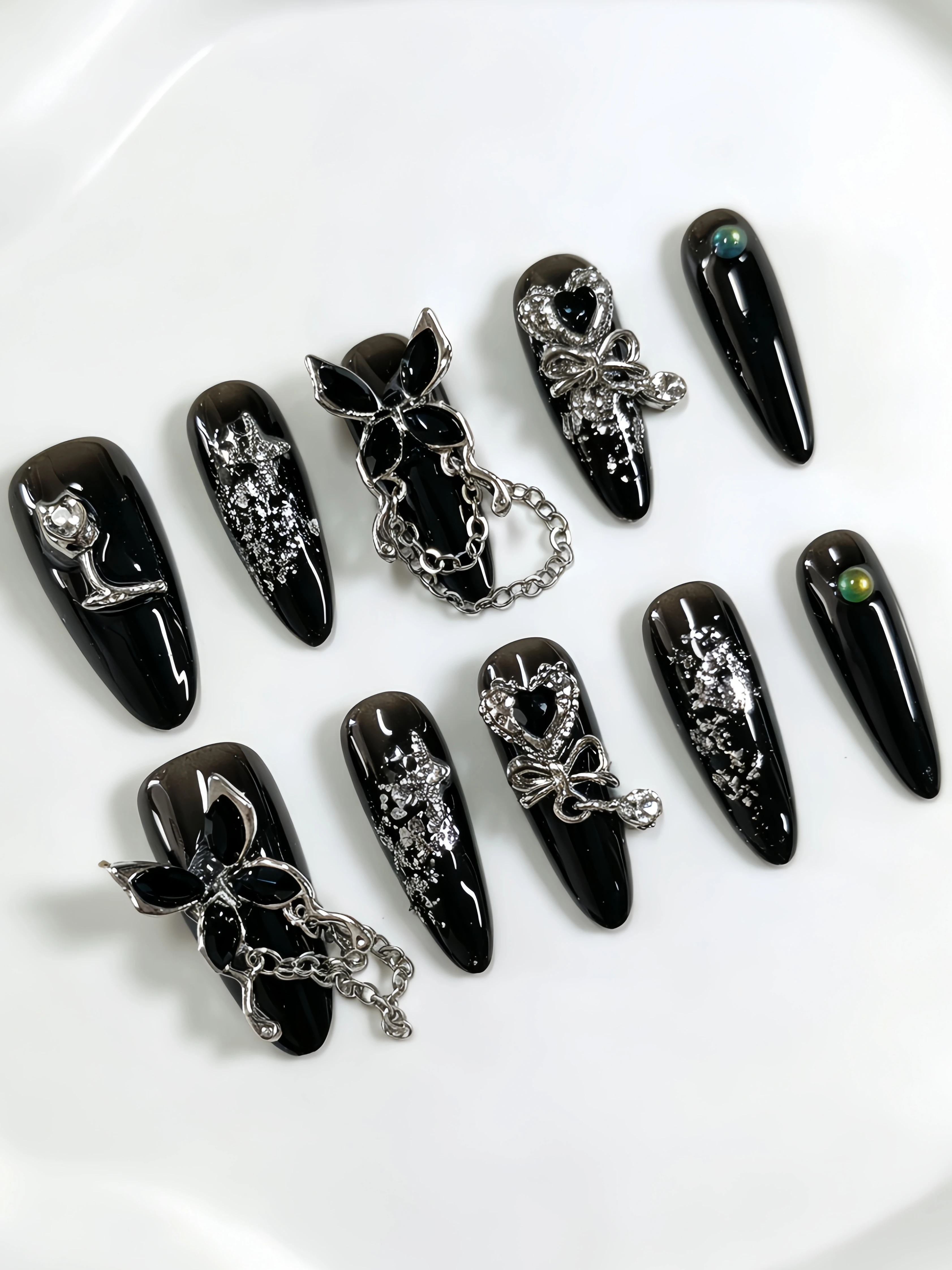 10 Long Waterdrop-Shaped Wearable Nails, Dark-Themed Nail Stickers, Metal Chain Embellishments, Y2K Nail Tips, Removable and Reusable, Includes a Jelly Glue and a Nail File