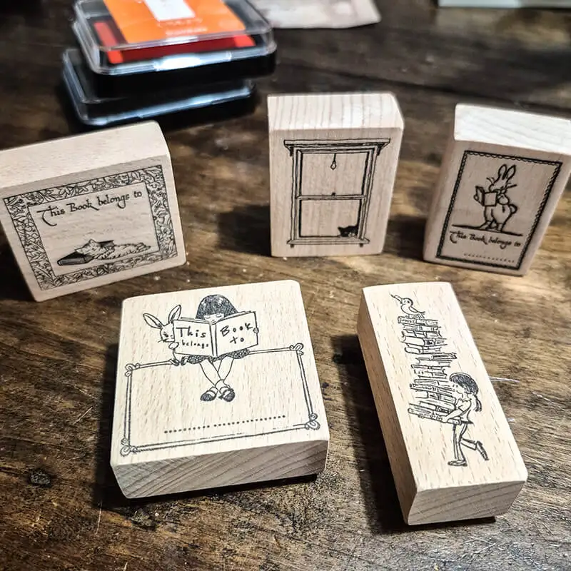 Craft Libri: Il Tocco Creativo per Amanti dei Libri e Appassionati di Stampe Artigianali