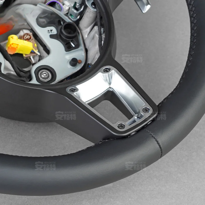 

For Porsche Cayenne/Macan/718 Hand-stitched Leather Steering Wheel (Modified Part, Luxury Car Customization)