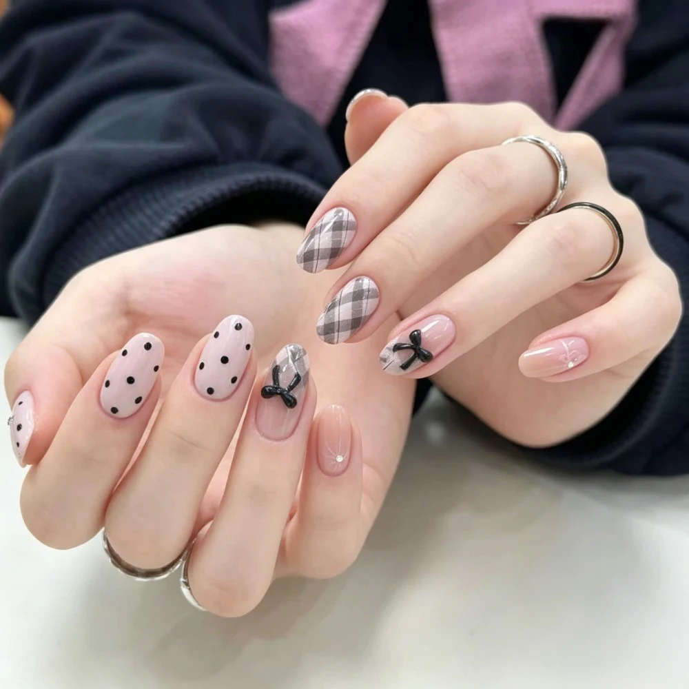 24Pcs French Plaid Bean Paste Pink Powder Butterfly Bowknot Diamond Press On Nails Korean Style Girl Nail Patch Fake Nails view 3