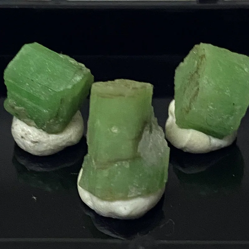 100%  Natural long column stone   Mineral Specimens beads Fashion Jewelry+Box size:35*35*35 mm