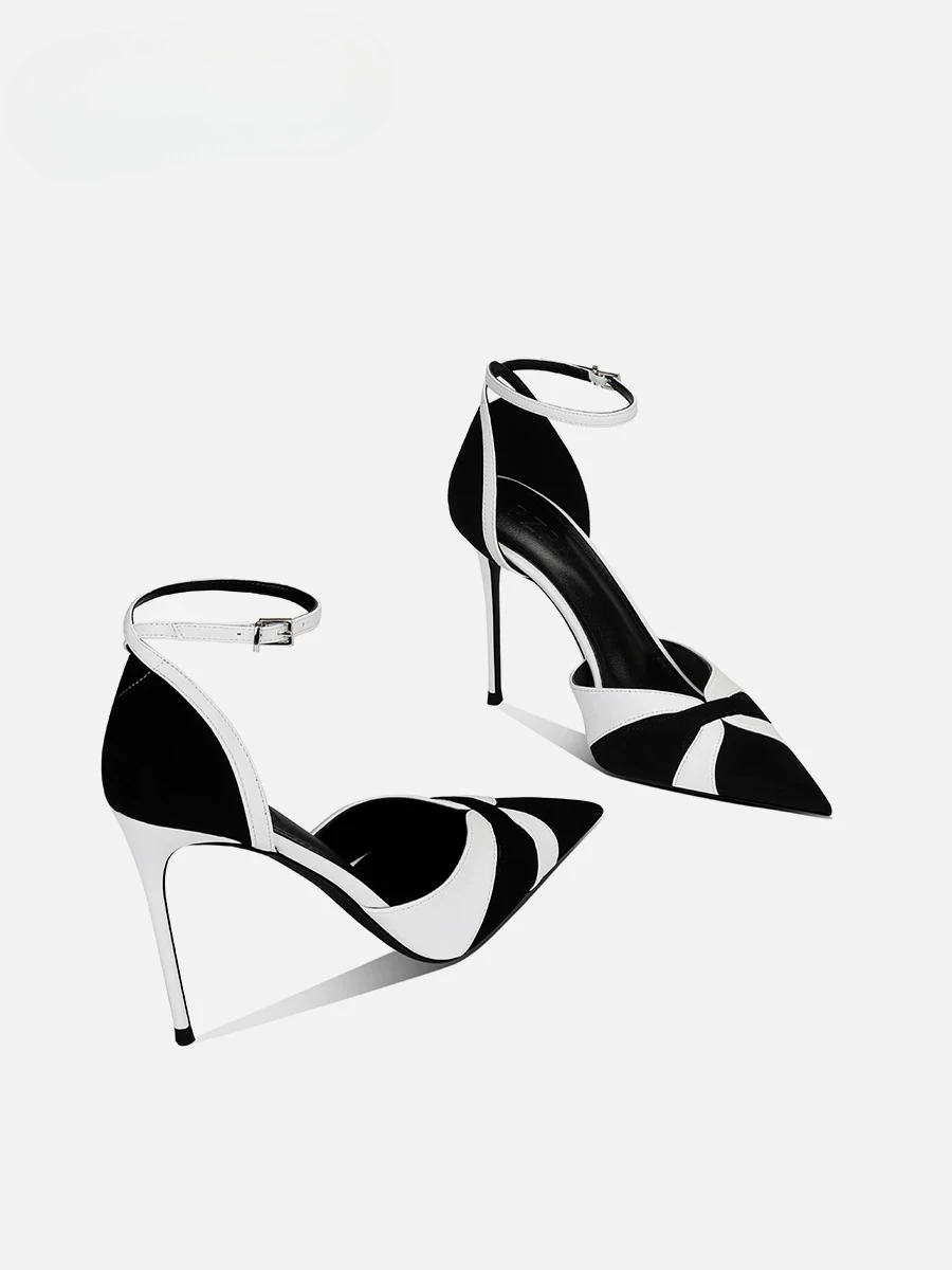 Nouvelles sandales à talon fin pour femmes, noires et blanches, à blocs de couleurs, avec une boucle unique et une semelle creuse, au style sexy et élégant.
