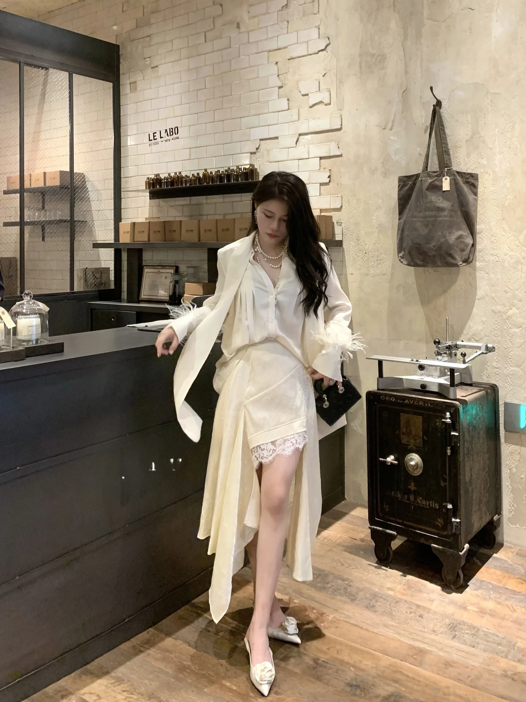 

LuvMuse High Waist Asymmetrical Lace Half Skirt Women's Early Autumn New Style Commute Style A-Line Midi Skirt