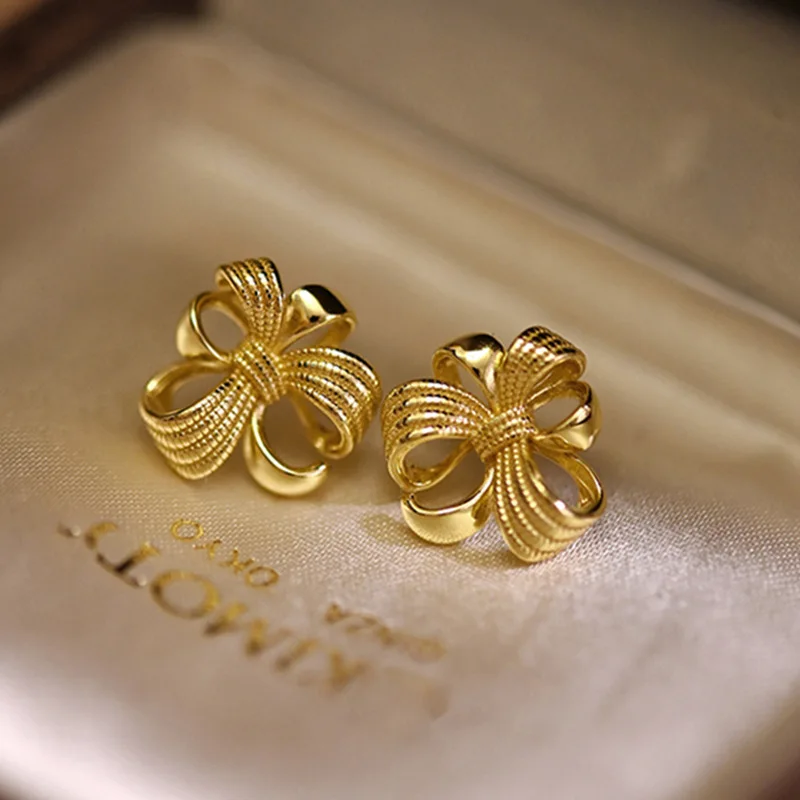 

Small Velvet Flower 925 Silver Stud Earrings Women's Retro Simple Temperament Small Flower Lady's Earrings Plated 18k Gold