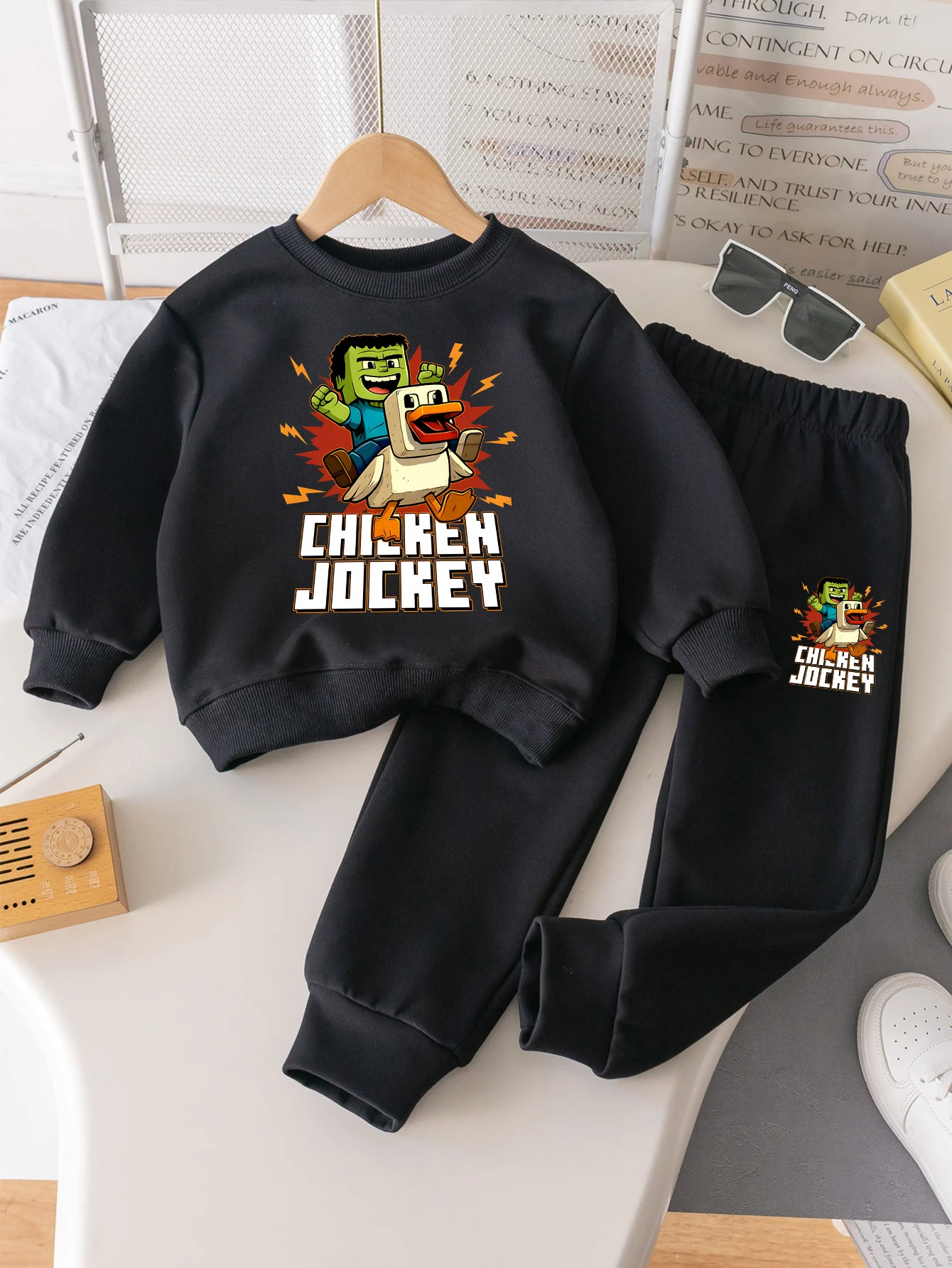 

2pcs Boys' Sports Set Fabric Skin friendly and Comfortable Autumn Trendy Boys' Top Pants Versatile Combination Set